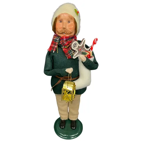 BYERS' CHOICE FAMILY WITH STOCKINGS MAN
